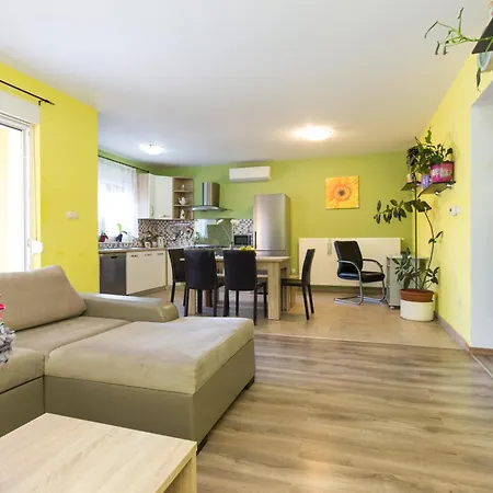Mar Apartment
