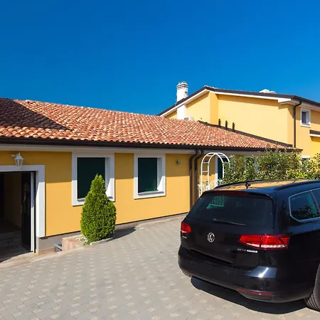 Mar كوسترينا