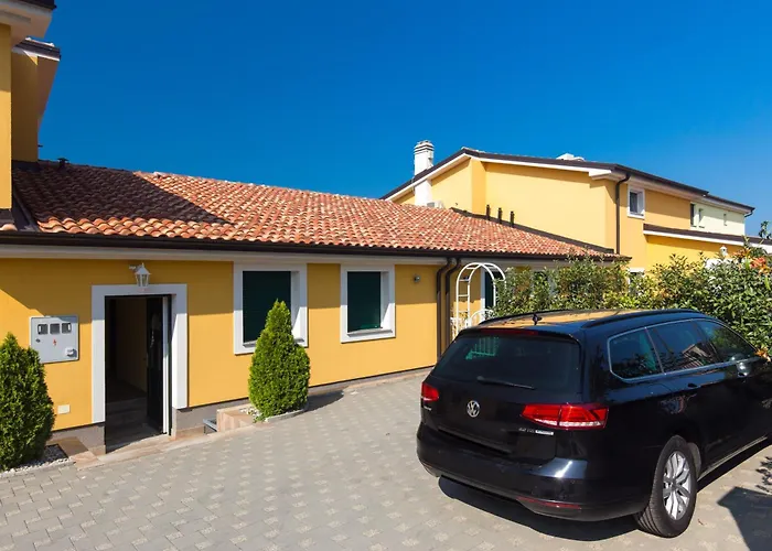 Mar كوسترينا