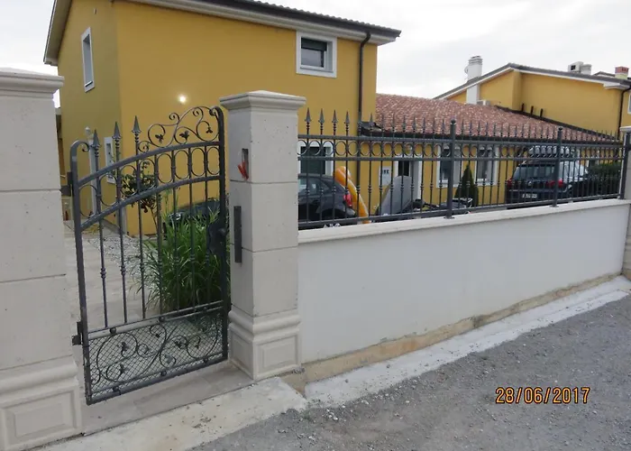 Mar * كوسترينا