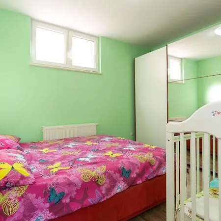 Mar * 科斯特雷纳