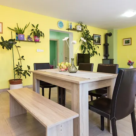 Mar Apartment *