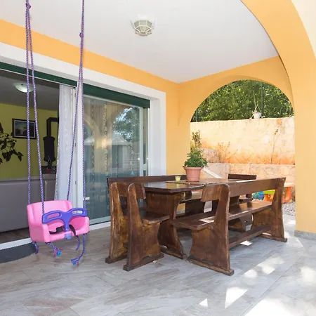 Mar * קוסטרנה